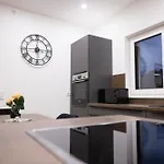 Penthouse Mit Grosser Terrasse Parkplatz Und Wlan In Exklusiver Lage Am Hellweg Apartman *