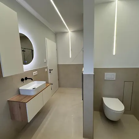 Penthouse Mit Grosser Terrasse Parkplatz Und Wlan In Exklusiver Lage Am Hellweg * بيليفيلد