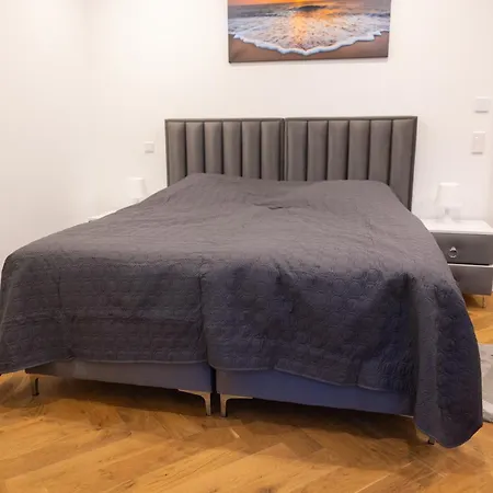 Penthouse Mit Grosser Terrasse Parkplatz Und Wlan In Exklusiver Lage Am Hellweg * بيليفيلد