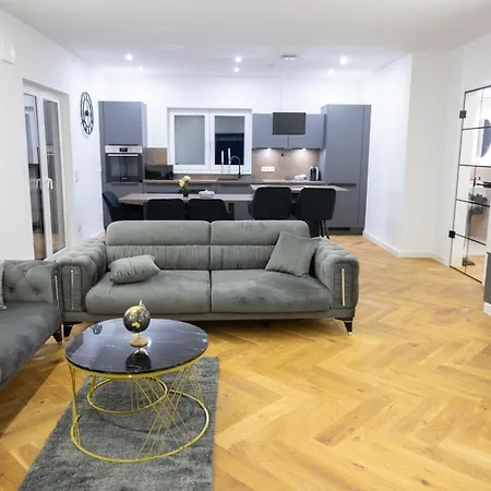 Penthouse Mit Grosser Terrasse Parkplatz Und Wlan In Exklusiver Lage Am Hellweg بيليفيلد