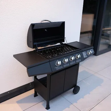 Penthouse Mit Grosser Terrasse Parkplatz Und Wlan In Exklusiver Lage Am Hellweg * بيليفيلد