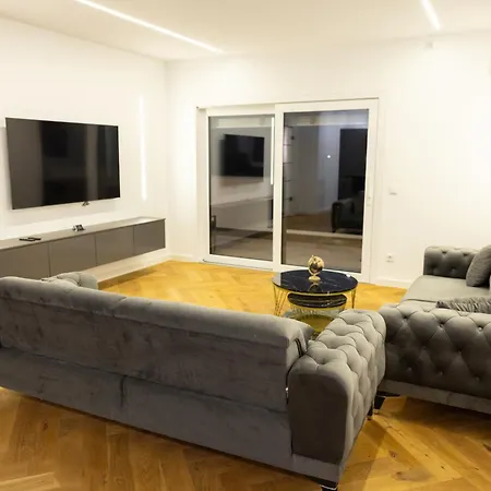Penthouse Mit Grosser Terrasse Parkplatz Und Wlan In Exklusiver Lage Am Hellweg *