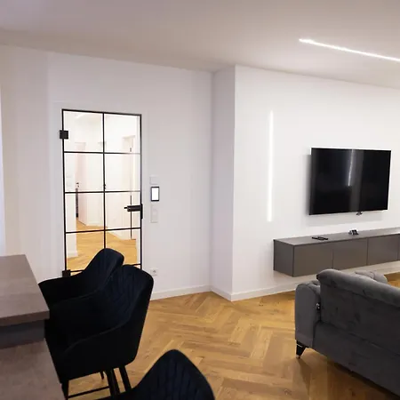 Penthouse Mit Grosser Terrasse Parkplatz Und Wlan In Exklusiver Lage Am Hellweg شقة