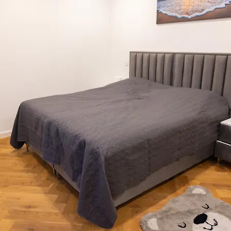 Penthouse Mit Grosser Terrasse Parkplatz Und Wlan In Exklusiver Lage Am Hellweg بيليفيلد