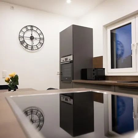 Penthouse Mit Grosser Terrasse Parkplatz Und Wlan In Exklusiver Lage Am Hellweg * بيليفيلد