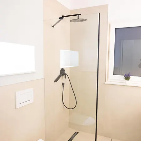 شقة Penthouse Mit Grosser Terrasse Parkplatz Und Wlan In Exklusiver Lage Am Hellweg بيليفيلد