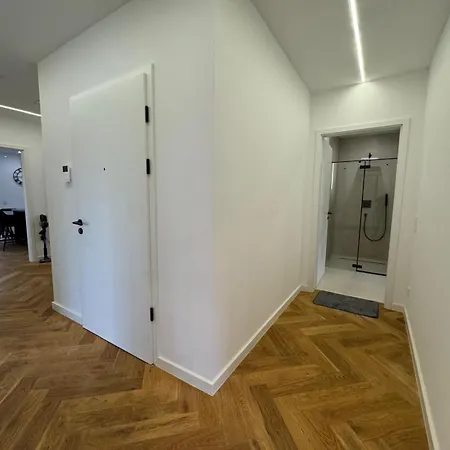 Penthouse Mit Grosser Terrasse Parkplatz Und Wlan In Exklusiver Lage Am Hellweg شقة