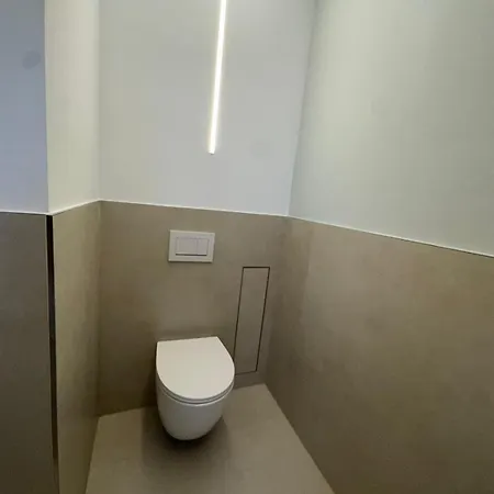 Penthouse Mit Grosser Terrasse Parkplatz Und Wlan In Exklusiver Lage Am Hellweg شقة