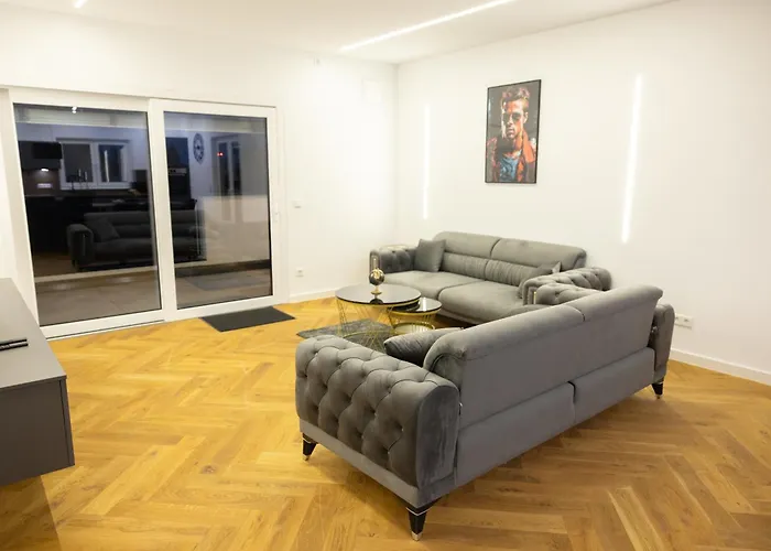 Appartement Penthouse Mit Grosser Terrasse Parkplatz Und Wlan In Exklusiver Lage Am Hellweg