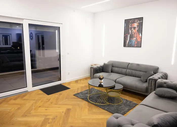 Appartement Penthouse Mit Grosser Terrasse Parkplatz Und Wlan In Exklusiver Lage Am Hellweg