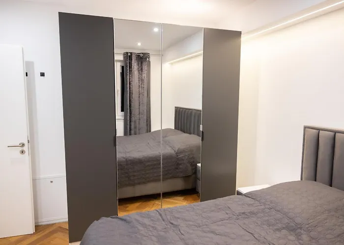 Penthouse Mit Grosser Terrasse Parkplatz Und Wlan In Exklusiver Lage Am Hellweg Appartement *